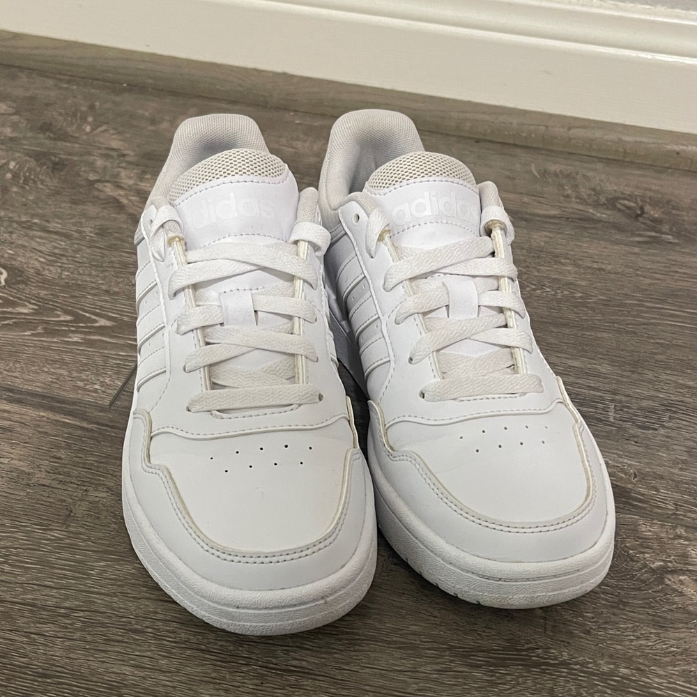 Adidas Men’s size 6 White Low-Top Leather Sneakers